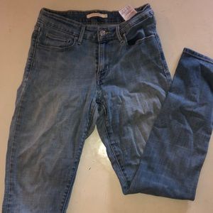 Levi’s mid-rise skinny jeans, size four.
